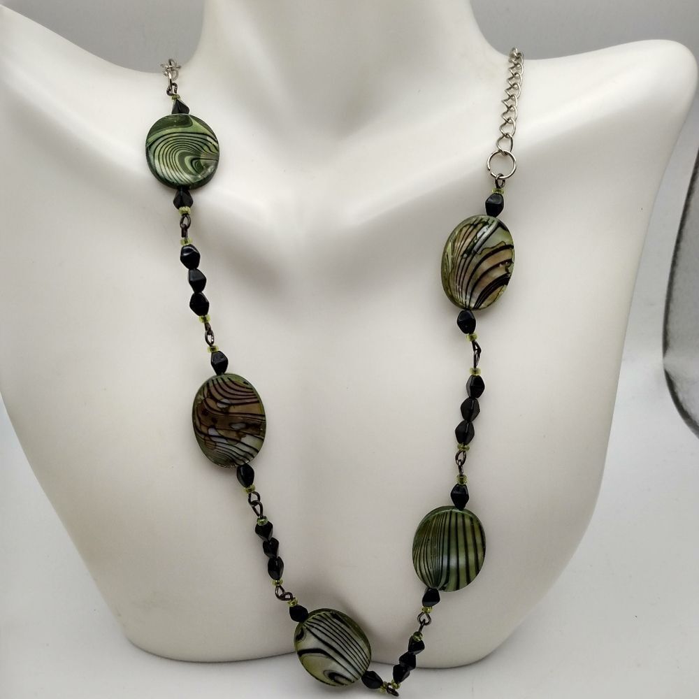 Zebra green‎ abalone shell necklace